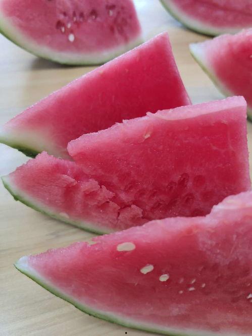 吃大瓜图,揭秘“吃大瓜”图背后的故事与趣味