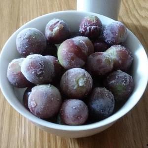 葡萄瓜冻了还可以吃吗,葡萄瓜冻结后是否还能安全食用？