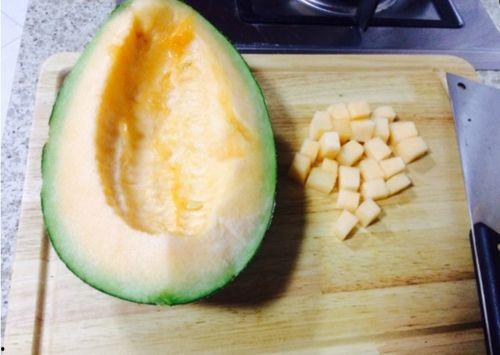 米粒吃哈密瓜,一场甜蜜的邂逅