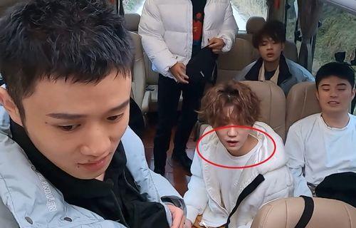 现实吃瓜视频情侣,吃瓜视频里的甜蜜情侣日常