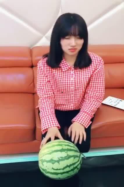 男人卖瓜女人吃瓜,男人卖瓜，女人吃瓜